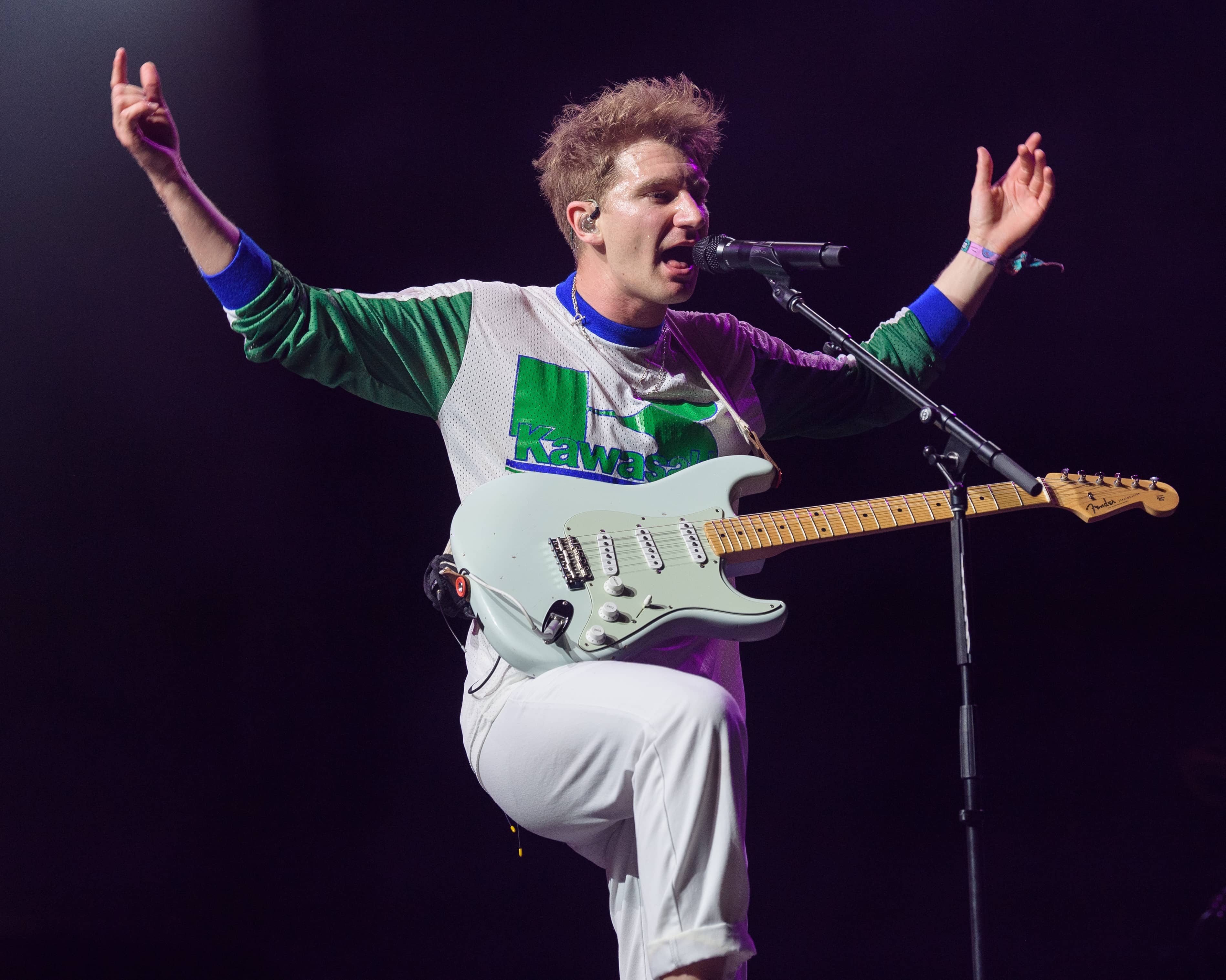 Glass Animals bring a twist to their cover of Lorde's "Solar Power