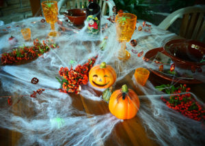 22 September 2020, Berlin: A set table for a Halloween evening recorded on 22.09.2020 in Berlin. © BY XAMAX Photo: XAMAX/dpa