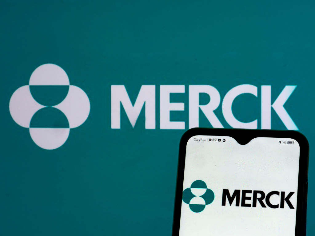 Merck Says Pill Cuts Risk of COVID-19 Hospitalization, Death in Half - Vimarsana News
