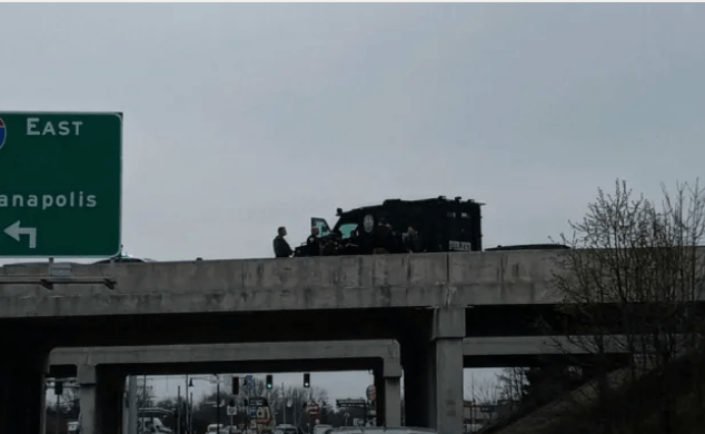 Man Chased By Police, Commits Suicide on Side of I-74 - Vimarsana News
