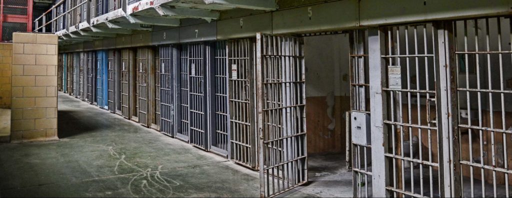 Three Pinckneyville Correctional Center employees facing federal charges over inmate beating - Vimarsana News