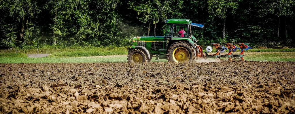 Illinois farmers concerned about effects of California's animal welfare law | WOOZ - Vimarsana News
