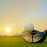 golfclubsandballsonagreenlawnina