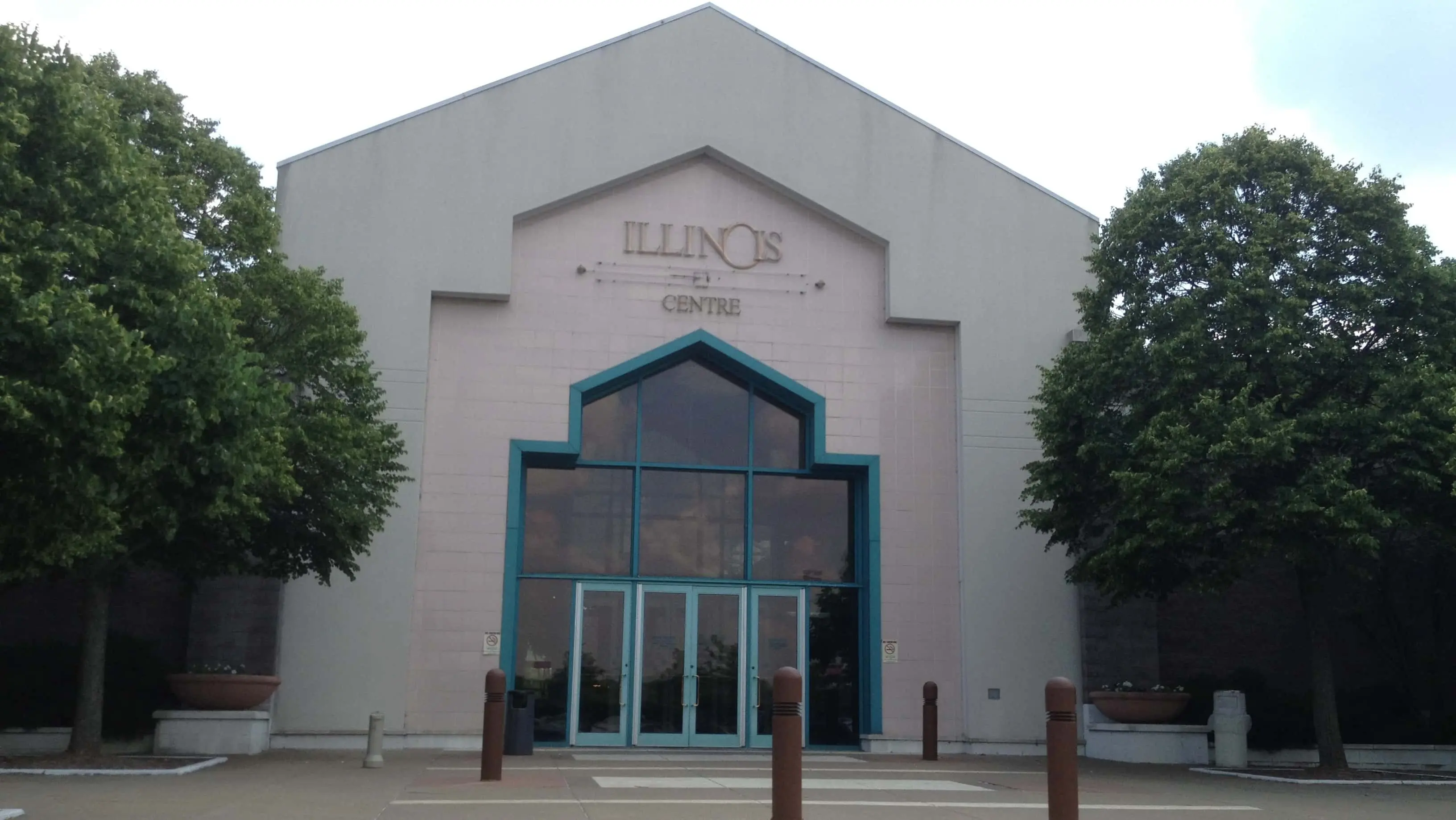illinois_centre_mall_-cropped-jpg
