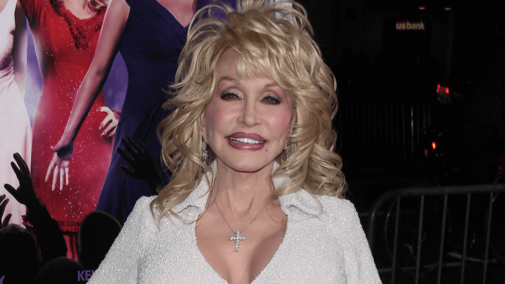 Dolly Parton to star in a TikTok musical about Taco Bell's Mexican pizza | Iowa's Best Country, KIX 101.1 - Vimarsana News