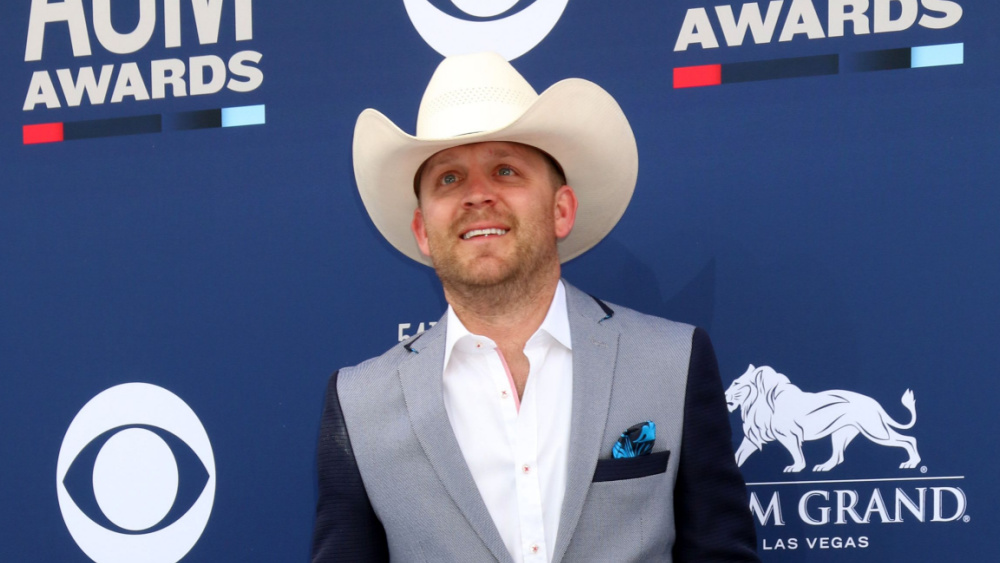 Justin Moore earns his 11th No. 1 single with "With a Woman You Love" | Iowa's Best Country, KIX 101.1 - Vimarsana News