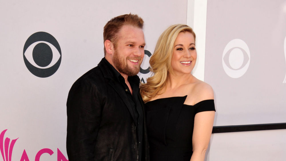 Kellie Pickler's husband, songwriter Kyle Jacobs, dies at age 49 | Iowa's Best Country, KIX 101.1 - Vimarsana News