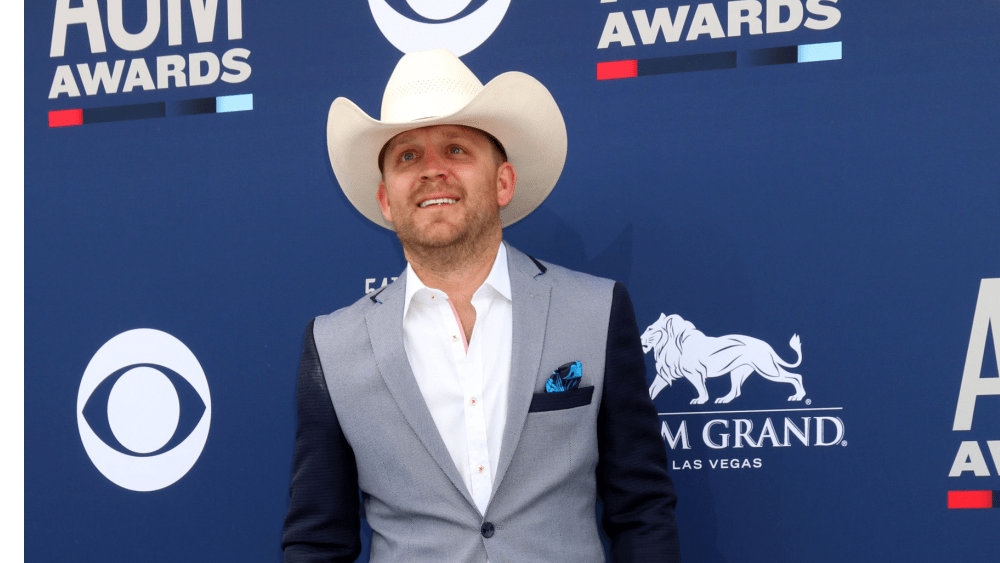 Justin Moore teams up with Riley Green for new duet 'Everybody Get Along' | Iowa's Best Country, KIX 101.1 - Vimarsana News