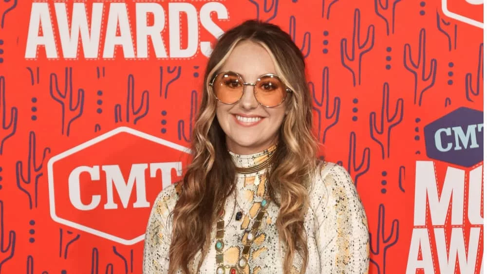 Lainey Wilson announces 2024 'Country's Cool Again' North American tour | Iowa's Best Country, KIX 101.1 - Vimarsana News