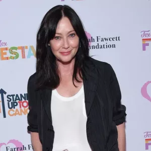 Shannen Doherty arrives for the Farrah Fawcett Foundation's "Tex-Mex Fiesta" on September 06^ 2019 in Beverly Hills^ CA LOS ANGELES - SEP 06