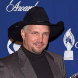 Country singer GARTH BROOKS at the 28th Annual People's Choice Awards in Pasadena. 13JAN2002