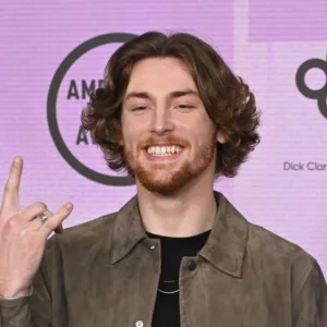 Bailey Zimmerman at the 2022 American Music Awards at the Microsoft Theatre. LOS ANGELES^ CA. November 20^ 2022