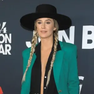 Lainey Wilson at the 2024 MusiCares Person of the Year Honoring Jon Bon Jovi at the Convention Center on February 2^ 2024 in Los Angeles^ CA