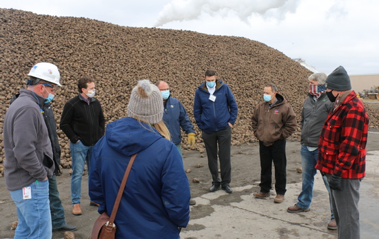 walz-visits-crystal-sugar-2