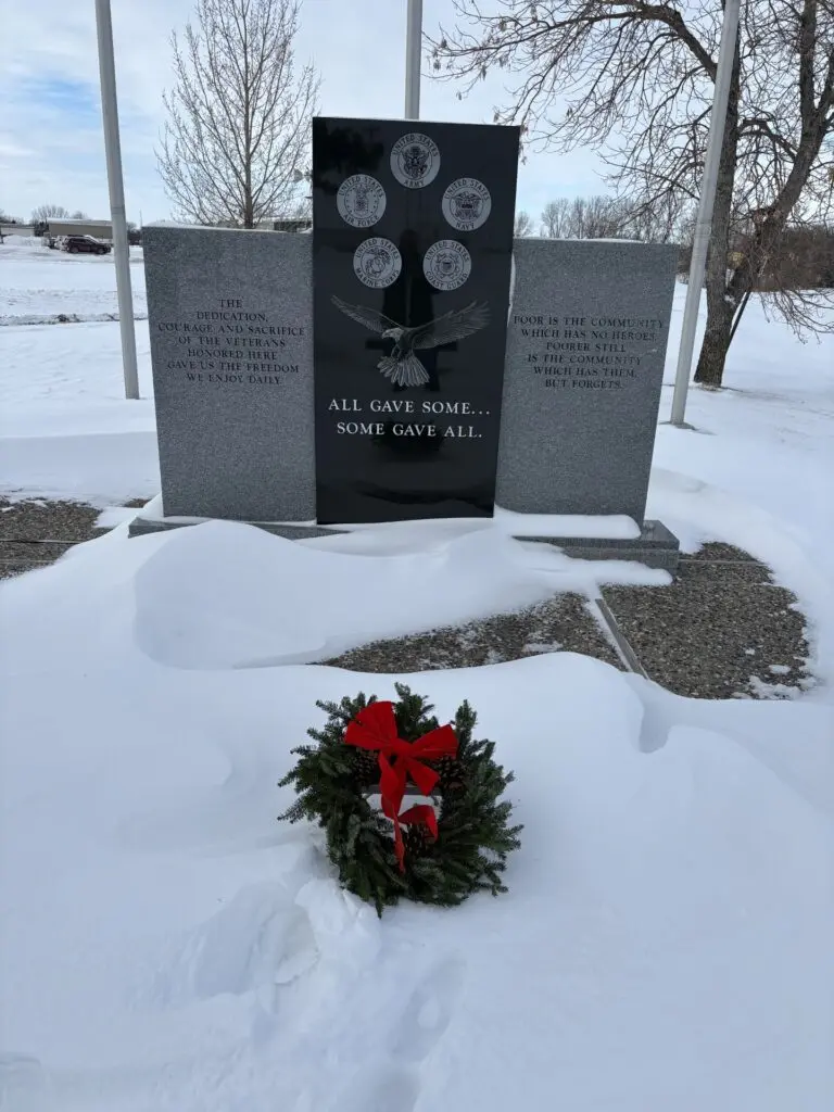 christmas-2025-veterans-memorial-wreath-768x1024241735-1