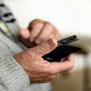 senior-citizen-cell-phone-use-1000x563