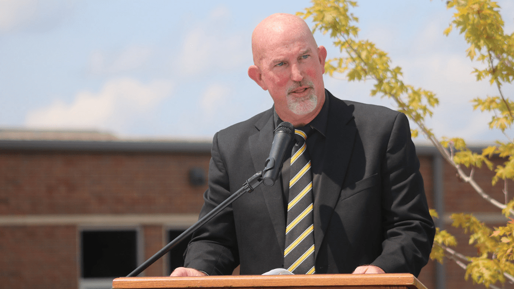 SEDALIA SCHOOL DISTRICT 200 S SUPERINTENDENT ANNOUNCES RETIREMENT 