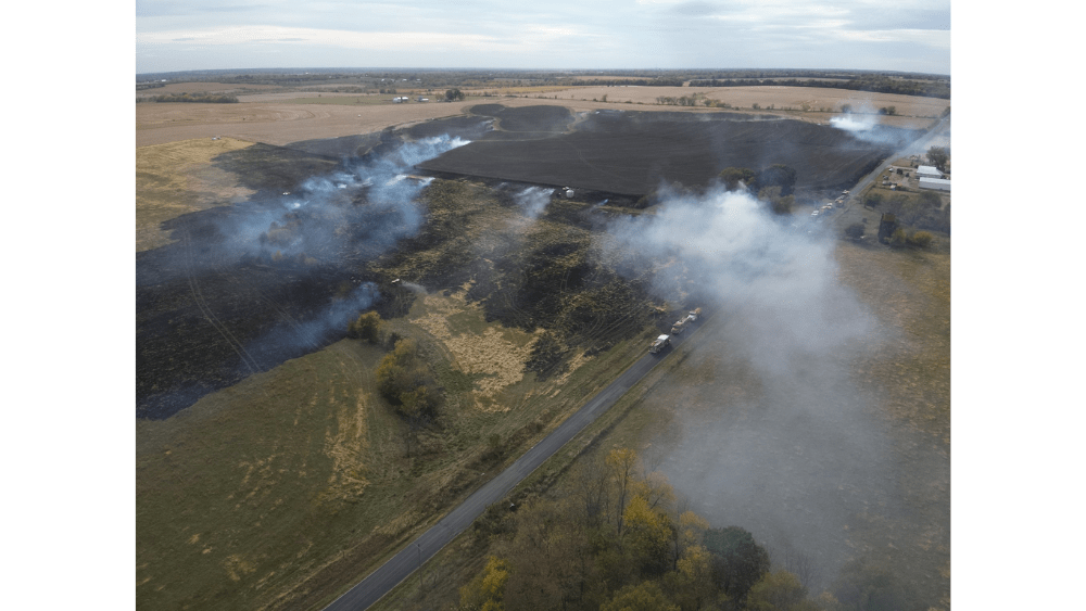 SEDALIA FIRE DEPARTMENT AIDS WITH STRUCTURE AND GRASS FIRE KMMO
