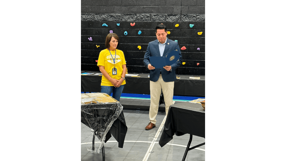 PETTIS COUNTY COMMISSION DELIVERS PROCLAMATION ABOUT AREA SCHOOL KMMO