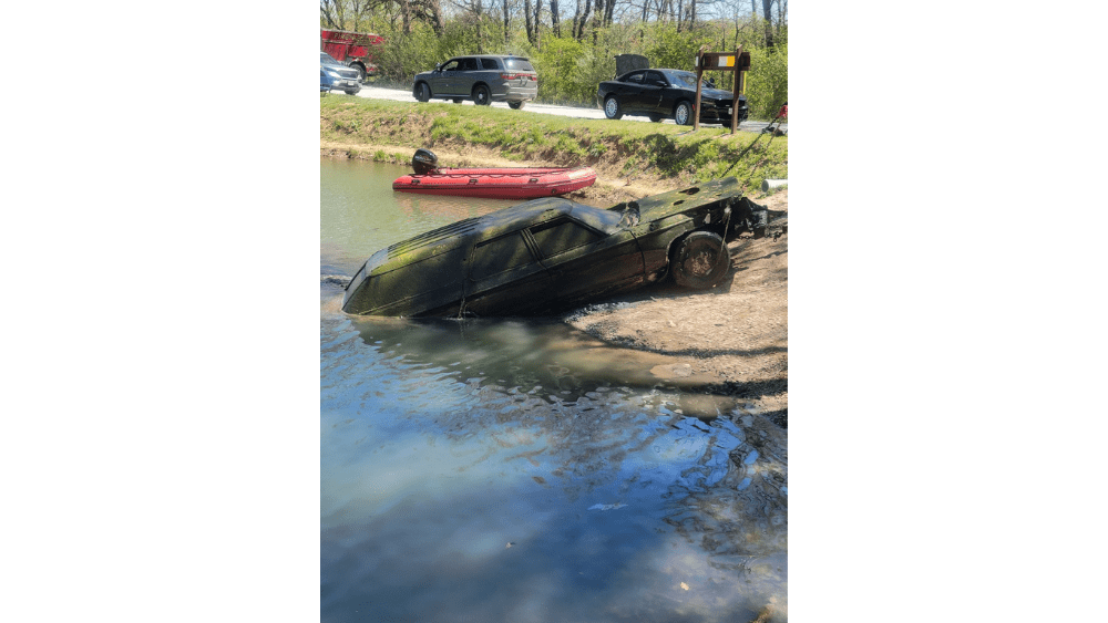 old-vehicle-lake
