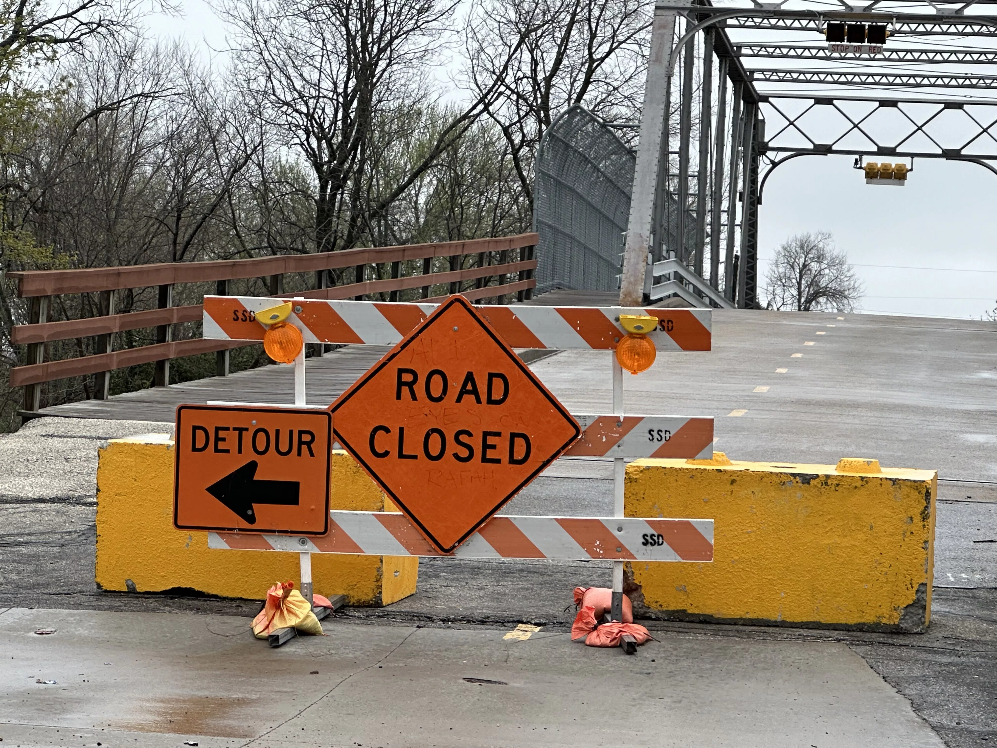 24-0402-washington-street-bridge-closed