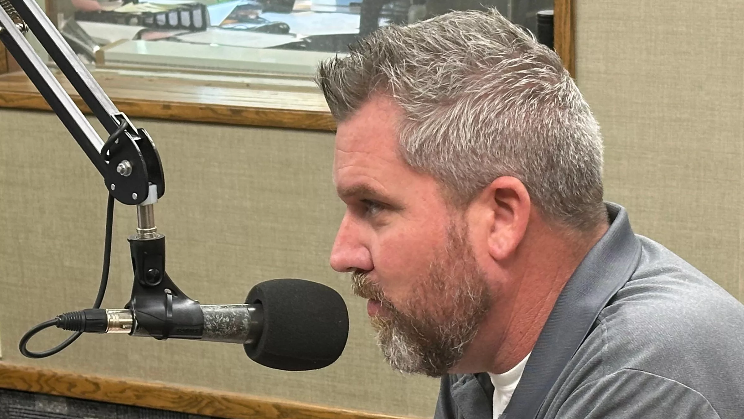 24-0725-jason-moore-in-studio