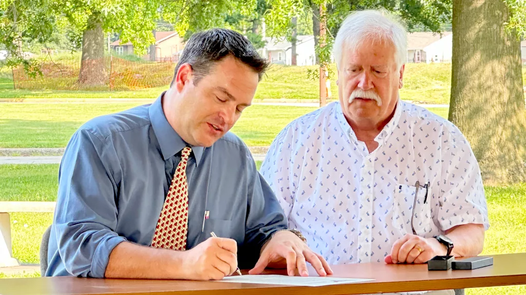 MARSHALL SCHOOLS, CITY COMMEMORATE TRANSFER OF HABILITATION CENTER PROPERTY KMMO Marshall, MO