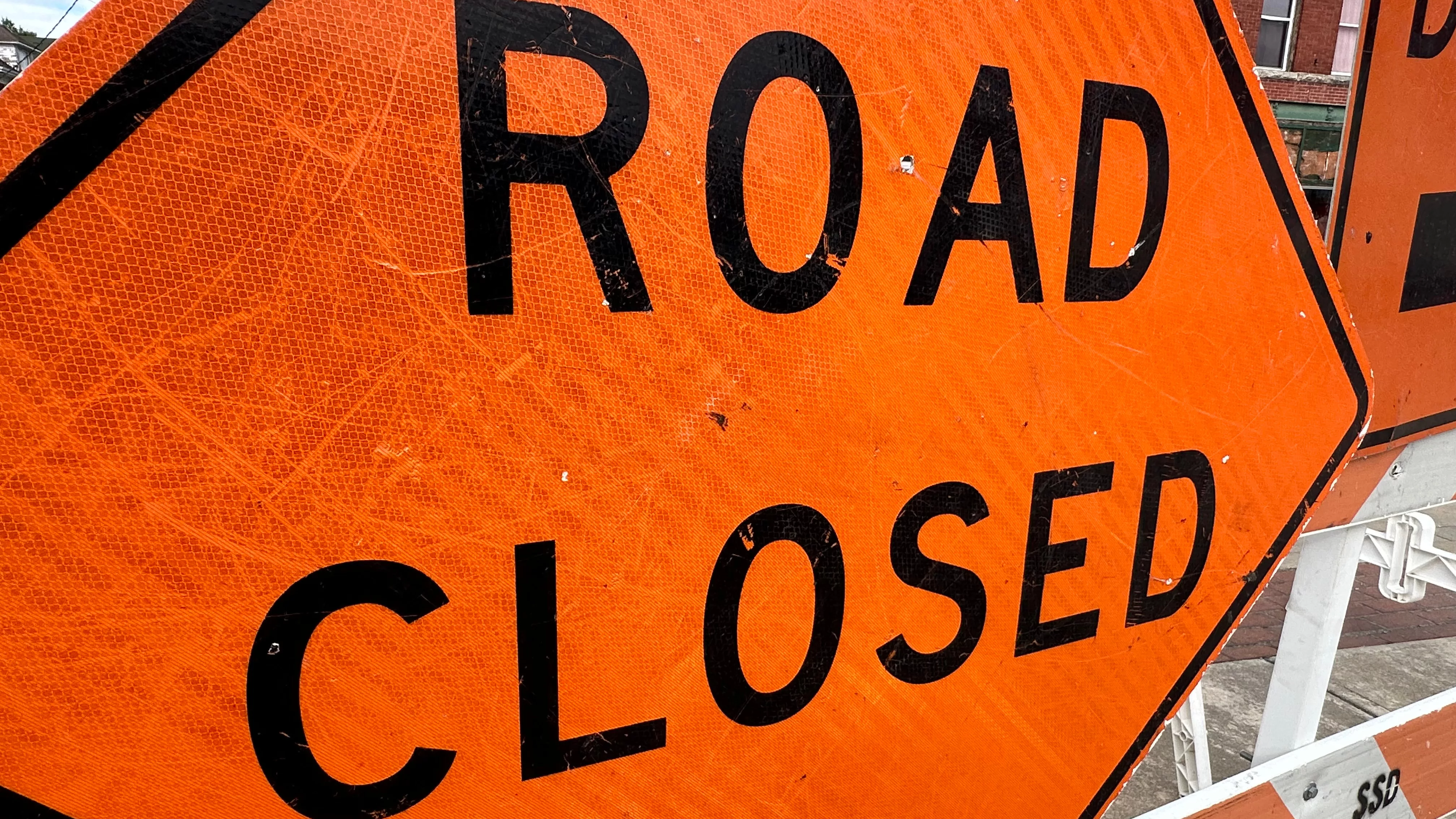 24-0929-xcu-road-closed-sign-in-sedalia