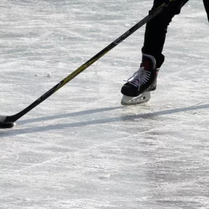 cu-of-hockey-player-with-puck-on-ice