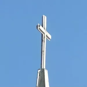 24-0719-cross-atop-church-at-fairgrounds