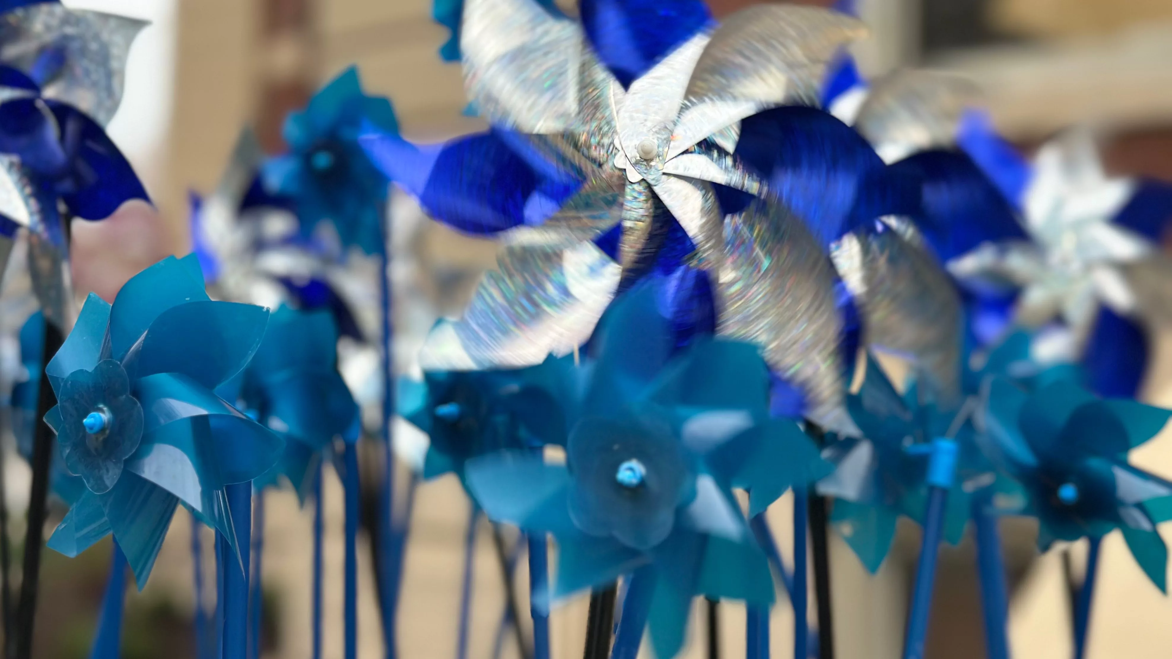 25-0404-pinwheels-on-courthouse-steps