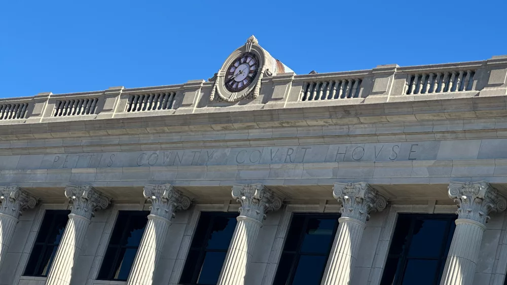 25-0127-clock-stone-sign-atop-pettis-co-courthouse