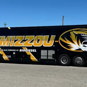 25-0521-mizzou-team-bus-in-marshall