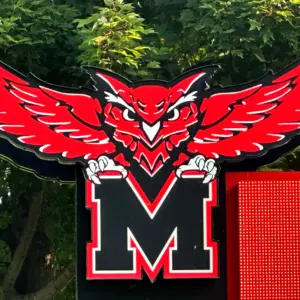 25-0801-marshall-owl-on-district-sign-closer