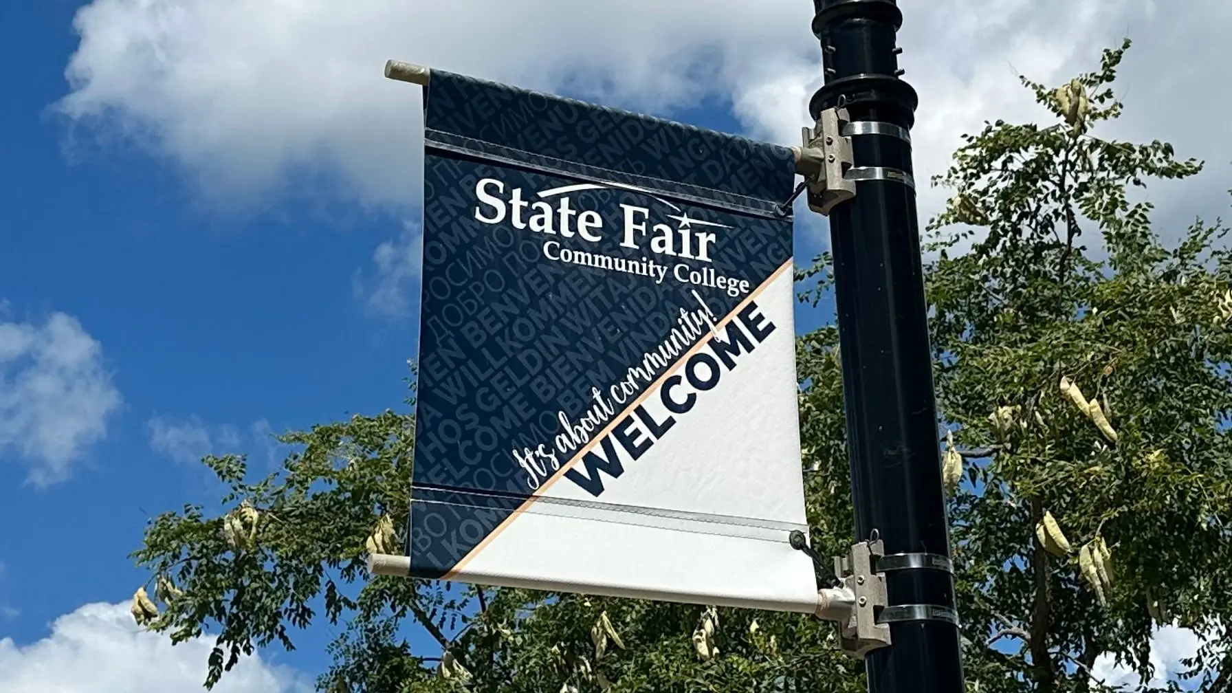25-0821-sfcc-lightpole-banner-1