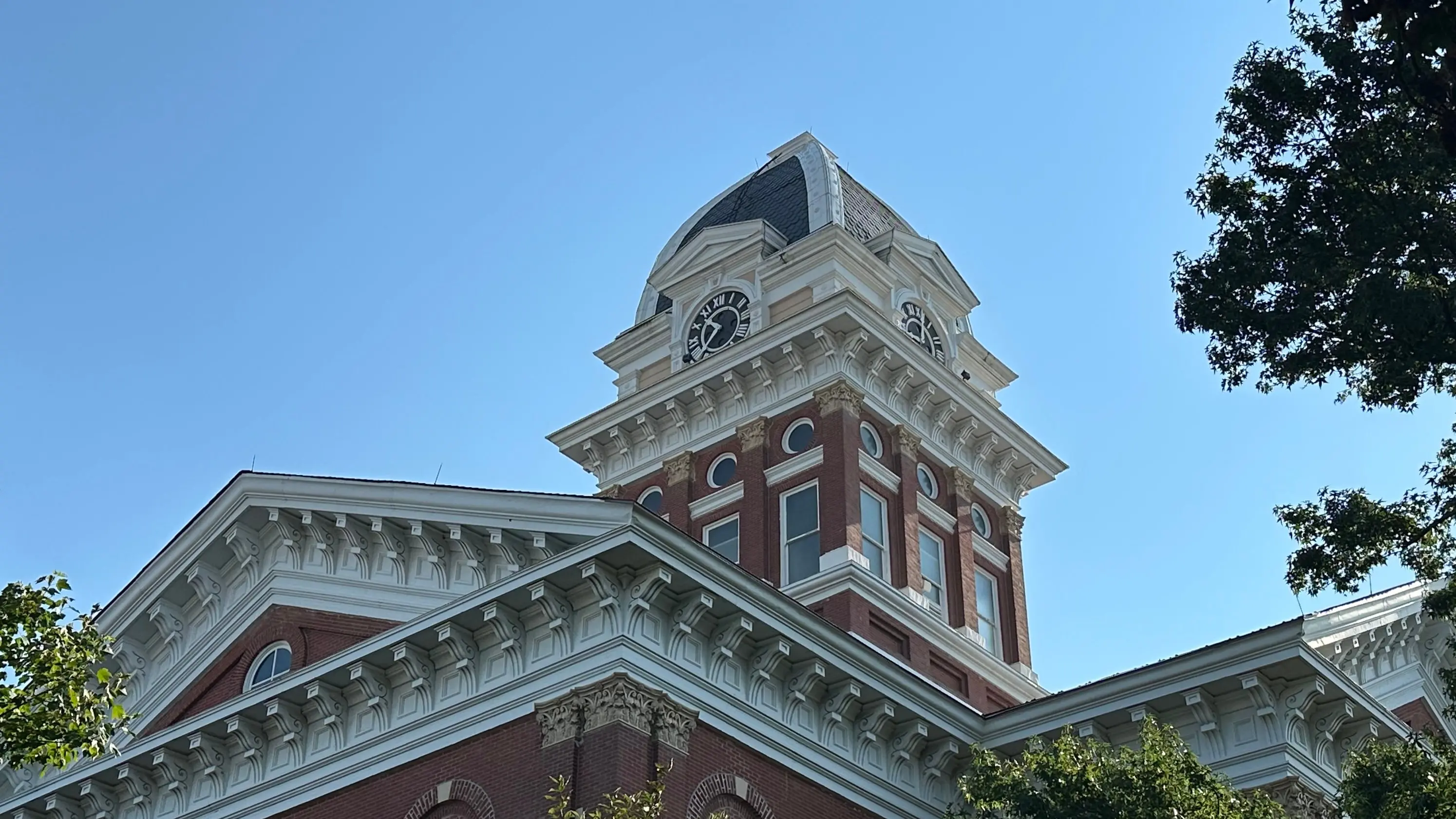 25-0808-salco-courthouse-upward-angle-ne-corner