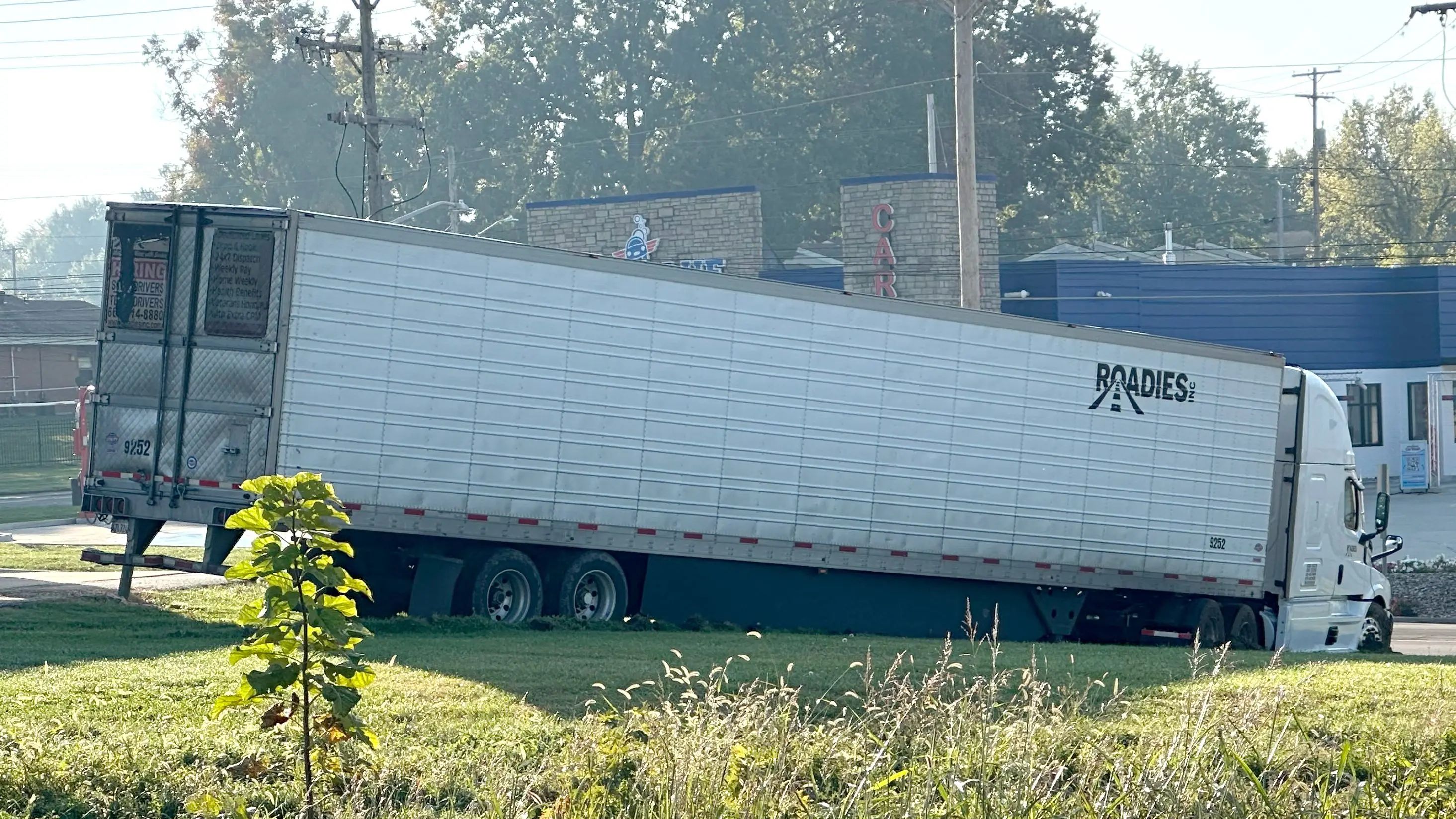 25-1030-truck-in-grass-outside-community-bank