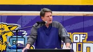 25-1114-slater-gym-floor-05-lorenz-at-podium