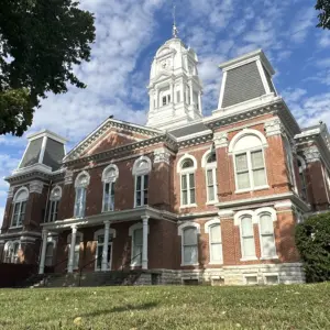 25-1015-howardco-courthouse-from-angle-sw-corner