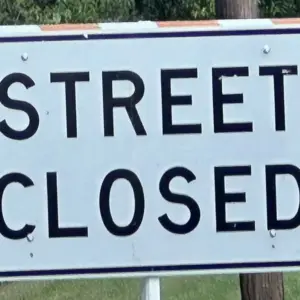 25-1002-street-closed-sign