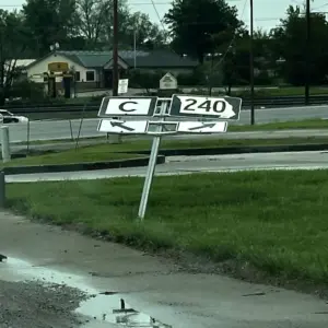 26-0427-slater-storm-1-highway-sign-bent-over