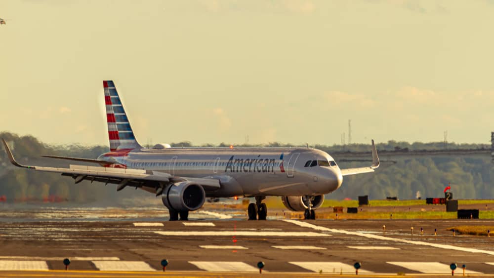 american-airlines-cancels-100s-of-flights-due-to-maintenance-issues-and