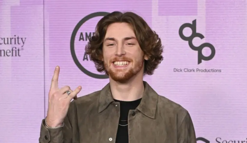Bailey Zimmerman at the 2022 American Music Awards at the Microsoft Theatre. LOS ANGELES^ CA. November 20^ 2022
