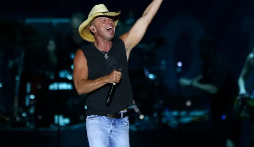 Kenny Chesney performs onstage at the Runaway Country Music Fest at Osceola Heritage Park on March 19^ 2016 in Kissimmee^ Florida.