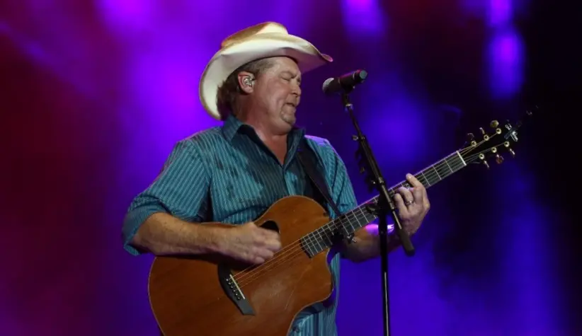 Tracy Lawrence performs at the CountryFlo Music and Camping Festival on November 4^ 2016 in Lake Wales^ Florida.