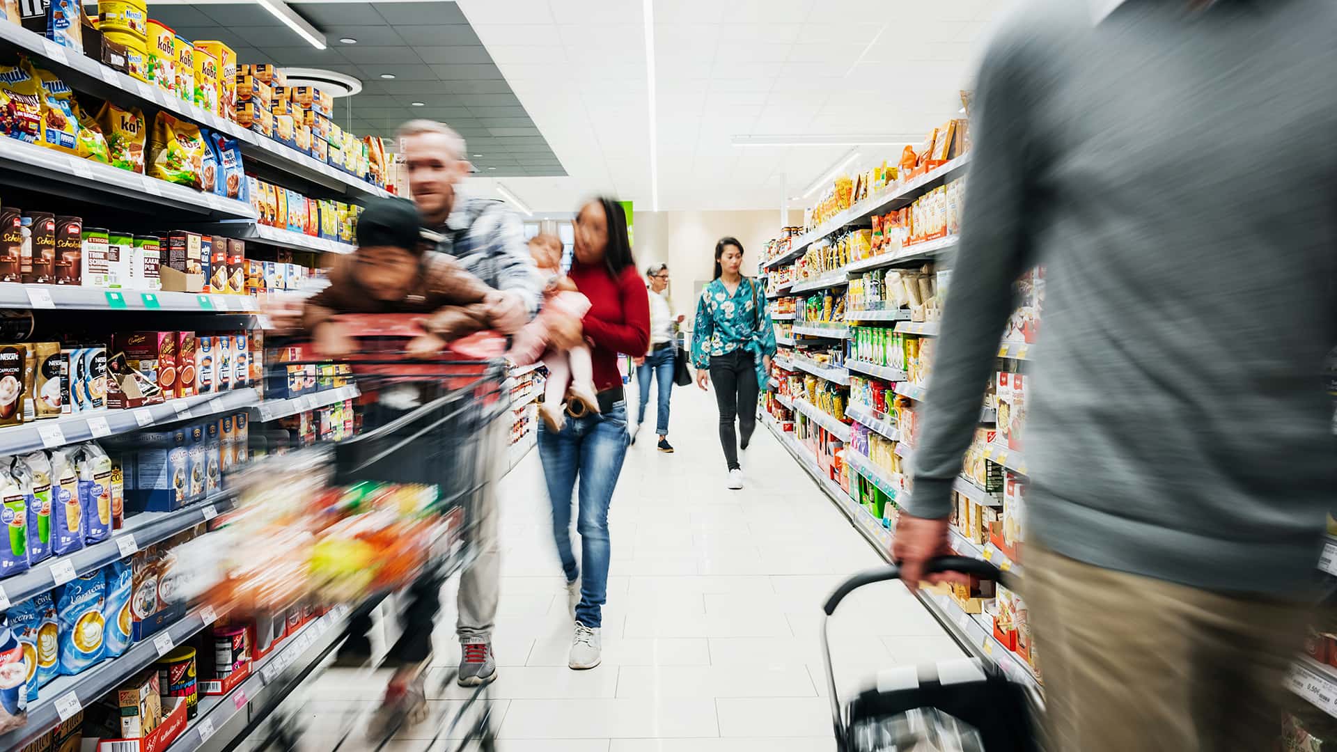 busy-supermarket-aisle-with-customers