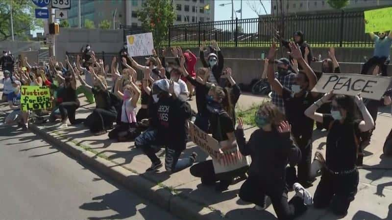 second_protest_at_hall_of_justice_in_rochester_remains_peaceful-syndimport-050803