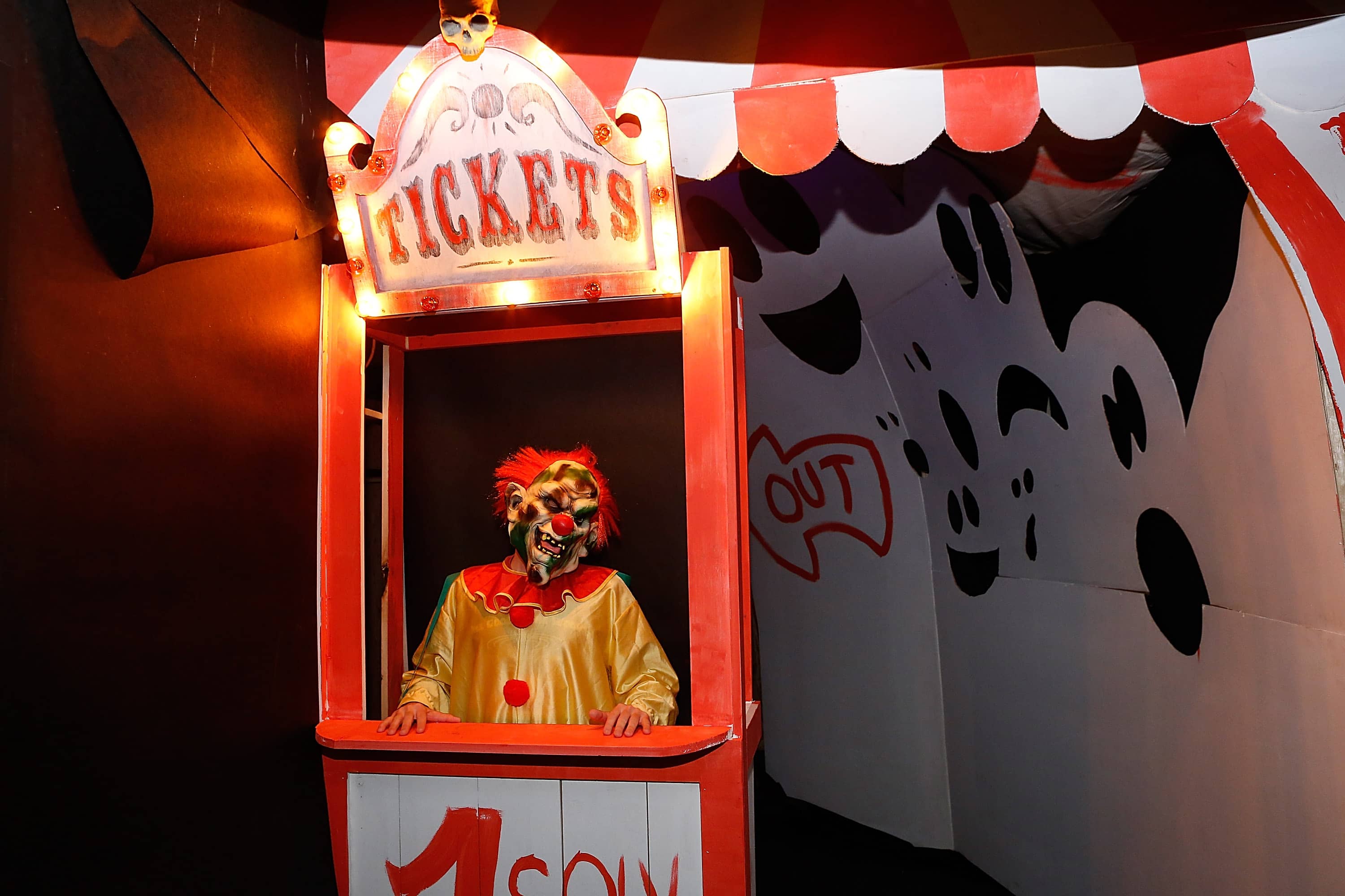 the-novogratz-family-halloween-haunted-house