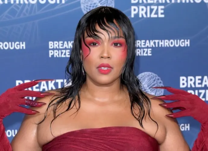 Lizzo at the 11th Breakthrough Prize Awards at Barker Hangar. Santa Monica^ CA. 02MAR2025