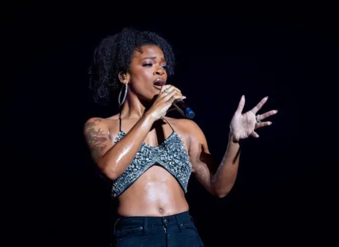 Ari Lennox Performs on the Nostalgia Tour in Jacksonville Florida USA December 18^ 2023 at The Vystar Veterans Memorial Arena